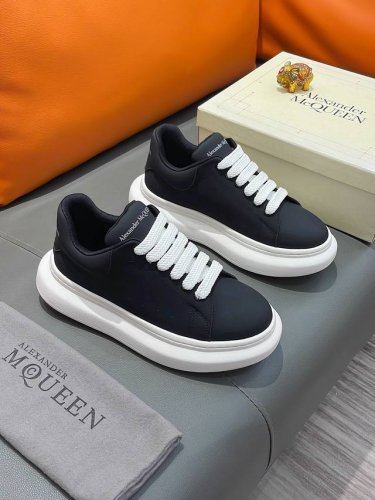 商品名称：Mcqueen 麦昆 正规码数: 38-44 休闲鞋 商品材料：精选 头层牛皮鞋面，进口羊皮内里；原厂大底。