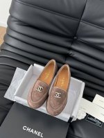 Chanel 24K秋冬新款乐福鞋 新款双C经典 上脚很舒服诶 美拉德棕色还是很适合秋冬的～ 鞋面麂皮 牛皮 内里羊皮 真皮大底 Size:35-39 其他码数