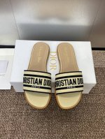 工厂P价P：平底 粗跟 迪奥 Dior 2025 春夏新款 Dway 平底一字拖果冻色女鞋 Cd字母Logo立体刺绣粗跟圆头露趾拼色凉拖鞋 材质:鞋面进口酒椰草