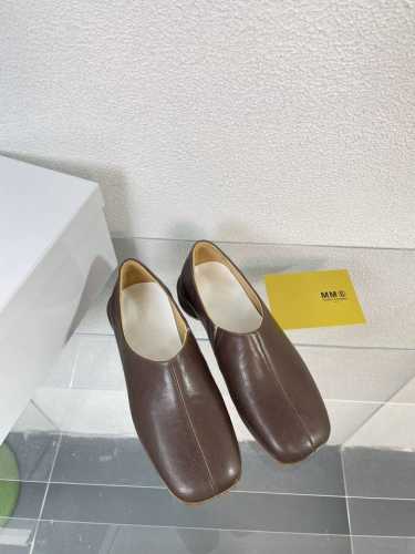 深口鞋 Maison Margiela 头层牛皮深棕色 时尚个性圆形跟 炒鸡减龄 大热时尚风格 Mm6 Maison Margiela的实验性从功能主义的解构美