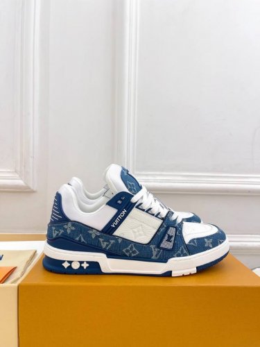 橙子出厂价p louis Vuitton 路易威登 Lv Trainer 情侣款运动鞋板鞋 休闲复古篮球鞋 从复古篮球鞋汲取灵感 打造备受青睐的 Lv Trai
