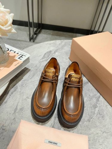 顶级品质 ,, Miu Miu Fw24 New Arrival～ 缪缪 秋冬新款厚底乐福鞋 两孔系带厚底 点缀Miu Miu字母Logo 多了点辨识度 很耐看