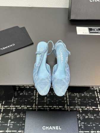 chane+L 经典Slingback 小香后空凉鞋 就像Coco香奈儿女士说的：流行稍纵即逝，但风格永存！这双后空鞋就是香家经典中的经典！双色搭配，简约精致， - 点击图像关闭