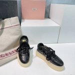 高品质出厂 ！顶级品质MiuMiu 24ss 秋冬新款厚底复古做旧休闲鞋！ 在找小白鞋还要复古的还要舒适的 还要那种德训鞋的可以看过来了 秋冬火爆款休闲鞋，今年