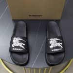 出厂价 Burberry 巴宝莉拖鞋新款上市完美做工！完美造型顶级品质防滑耐磨tpu大底百搭舒服鞋，标准尺码38-44 45-46-47可定做