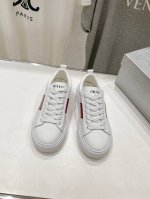 高版本出厂 情侣款 Prada 普拉达 24Ss新款系带情侣款小白鞋休闲运动鞋 这款运动鞋延续经久不衰的轮廓，是新款经典单品采用小牛皮 精心制作， 提升格调 款