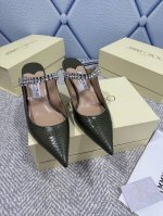 Jimmy Choo 吉米周 是一个非常全面之尊贵时尚生活品牌 香港,美国等大时尚博主及明星的同款表带女士短靴系列 澳大利亚尖头 圆头系列 简直是美上天了 爱上