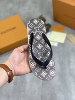 工厂p价p 实价 Louis Vuitton 新款情侣休闲人字拖鞋 官网1:1 高品质 完美做工 透射出一种尊贵奢华 于古奇高端超凡工艺中升华其奢侈定义 码数