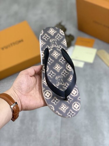 工厂p价p 实价 Louis Vuitton 新款情侣休闲人字拖鞋 官网1:1 高品质 完美做工 透射出一种尊贵奢华 于古奇高端超凡工艺中升华其奢侈定义 码数
