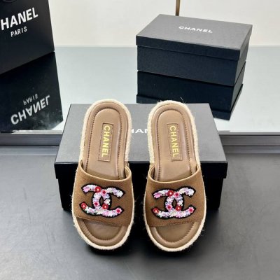 厂价 高版本 Chanel香奈儿电绣双C的Logo编织 渔夫拖鞋 一字拖鞋 专柜原版开发 正品工艺 鞋正中的双C Logo点缀恰到好处 简约大方. 羊皮面小香拖