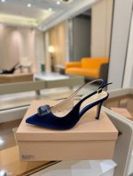 价格P： Gianvito Rossi 2025新款拖鞋 原版开发 顶级版本 代购品质 超美的大宝石高跟凉鞋。大颗宝石璀璨夺目，仿佛把星辰踩在脚下，瞬间成为人群