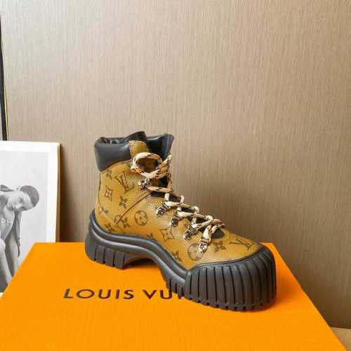 金典款 Louis Vuitton路易威登走秀新款 高端定制 1：1刻复 各大明星网红走秀款，百年经典 上脚舒适 搭配路易威登标识压纹皮革标签和耐磨皮革外底。