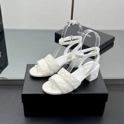 厂价 高品质！拖鞋Hanel香奈儿 25春夏新款 菱格 粗跟高跟凉拖鞋 一系列实穿的日常必备款式，可随心搭配，打造多样风格，菱格电绣双带构成，每一个角度都闪耀光