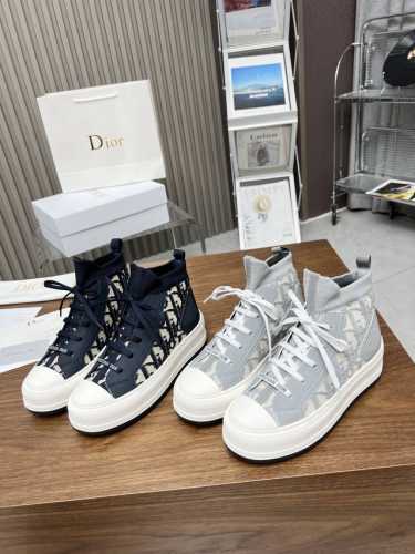实价不让利 ，码数35-45 ______________________________ 新品超级好穿的厚底经典袜子鞋。针织袜子鞋面，Walk'N'D*Ior