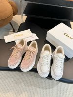 蔻依Chloe专柜同步上市新款凉鞋 春夏款广升 风靡整个时尚圈以来 多色多款 这款面料使用进口牛皮 质地清爽透气不焖脚 时尚简约范儿 女神都爱 美翻啦 8.Cm
