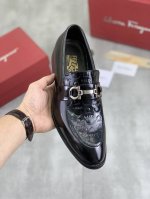 工厂价 水染牛里 Salvatore Ferragamo 菲拉格慕 男士最新款休闲商务皮鞋！专柜同步上市！面料采用专用进口原版小牛皮，内里采用进口水染牛皮，绝对