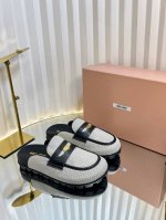 Miumiu缪缪春草编拖鞋 Miu Ss25 New Arrival～春夏 编织拖鞋新品 纯收工编织，小羊皮内里，慢慢慵懒 度假Feel 鞋底有一定厚度，很舒适