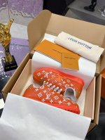 官方同步 阿甘鞋 最新出炉 情侣款 欧美专柜上线 lv路易威登 Louis Vuitton 简称Lv 品牌的 Lv是法国著名奢侈品品牌 1854年创立于巴黎 以