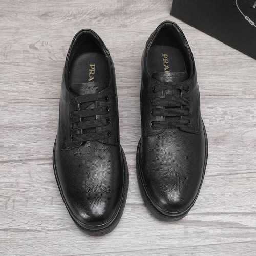 商品商标：prada 普拉达 商务皮鞋 正码码数: 38-44 45订制 商品材料：精选 进口头层十字纹牛皮鞋面，进口水染牛皮内里。强烈立体视觉效果，原版大底