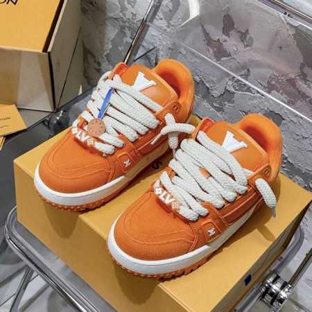 顶级代购版本 +10 #情侣码 Louis Vuitton 走秀款胖trainer DIY饰扣面包鞋。超级玩味 超级童趣。疯狂心动 胖trainer打破颜色的单 - 点击图像关闭