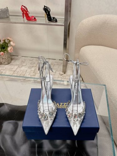 Aquazzur* 菠萝早春专柜新品仙女时装鞋系列，大量上新同步官网全系列均可定制龙年主打一个火爆，全网各大网红纷纷开秀，绝美的穿搭系列！ ★★★★★ 鞋面 胶