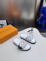 橙子出厂价p louis Vuitton 路易威登 Lv新配色 休闲魔术贴拖鞋 平底凉拖 情侣款 专柜同步更新 鞋面采用独一无二的驴家独特面料 面料轻盈透气 超