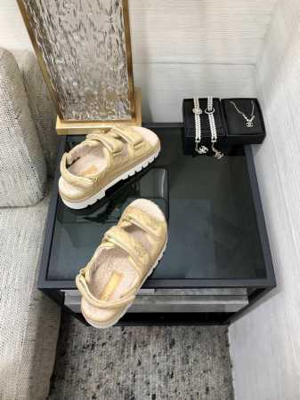 出厂价 顶级 品质2024K厚底魔术贴凉鞋 混种羊皮面 进口保暖羊反绒内里 垫脚 水台1比1开模 原版私家开模轻量化发泡大底 SIZE：35-41 41定做不退 - 点击图像关闭