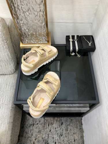 出厂价 顶级 品质2024K厚底魔术贴凉鞋 混种羊皮面 进口保暖羊反绒内里 垫脚 水台1比1开模 原版私家开模轻量化发泡大底 SIZE：35-41 41定做不退