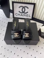 Chanel新款珍珠拖鞋 高版本出货 众多明星网红上脚 国内外博主刷爆的一个百搭系列 春夏衣橱搭配必备 凉拖首选 原版进口牛皮 绸缎鞋面 进口羊皮内里 原版意大