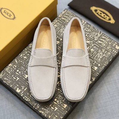 Tods 男士豆豆鞋 专柜同步新款 高端品质 磨砂皮杏色牛里.原版包装。浅灰色，尺码38-45。 正常皮鞋码，按平时皮鞋码拍，运动鞋穿40就拍39 。。。。。