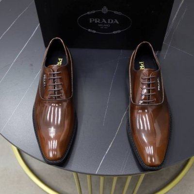 出厂价pp： 品牌：普拉达prada 标准码：男码38-44 45可以定做 等级：官网同款 原单品质 材料：原版牛皮面 舒适牛皮内里 原版大底 款式类别：男士时