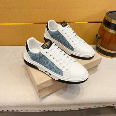 可上淘宝 独家经营管时尚潮男一路领先更新 Guccl古奇 香港专柜新品出炉，大牌风范，欧美大师强力打造独特款式，上脚舒适，大底超柔软，超耐磨。纯色大气，给人视觉 - 点击图像关闭