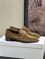 顶级版本 the row 麂皮乐福鞋新品 延续经典又突破经典，时髦复古气质 柔和细腻的麂皮的质感和秋冬超搭呀 鞋底意大利进口牛皮底，做注塑工艺 好穿好搭有调性