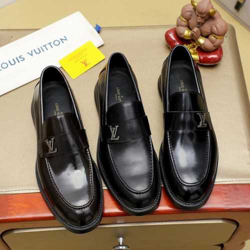 Louis Vuitton 路易威登 新款官网爆款！原版一比一复刻，那种沉稳内涵儒雅的品味无法言喻的开启时尚鞋履的旅程从容应对各种场合！大牌的气势不言而明！上脚