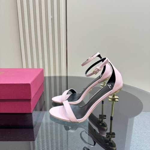 试试不一样的Elisabetta Franchi高跟鞋 一个轻奢品牌 Elisabetta Franchi Elisabetta Franchi绝美高跟时装秀场
