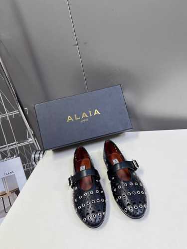 Alaia阿莱娅春夏秀款芭蕾舞 超多网红名媛在穿 搭配上不同款式 不同风格都能轻松驾驭 无论牛仔裤 西装裤 还是百褶裙 都能将你的穿搭提升到时尚 优雅和卓越之中