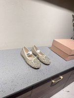 MIU MI* * 24 春夏满钻芭蕾舞鞋 时髦百搭 即可咸又可甜 一点也不磨脚 无论光脚穿还是搭配袜子穿都超级减龄 超级无敌百搭！ ZP开发 鞋面：定制进口奥