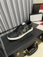 古奇Gucci 新款官网同款 最新爆款休闲鞋 顶端品牌 奢侈 代购 顶级 质量 专柜同卖产品 面料原版压纹小牛皮 舒适的羊皮内里 码数 38-443色可选