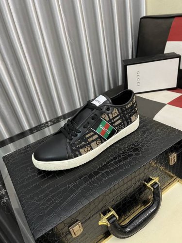 古奇Gucci 新款官网同款 最新爆款休闲鞋 顶端品牌 奢侈 代购 顶级 质量 专柜同卖产品 面料原版压纹小牛皮 舒适的羊皮内里 码数 38-443色可选