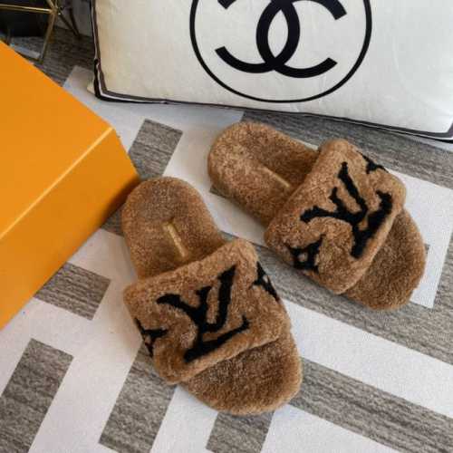 L家 毛拖P: 女款，码数35-40 41.42订做不退换 2024新款 Louis vuitton LV毛拖 官网同步：专柜品质！我家只做全真皮羊羔毛 一款巨