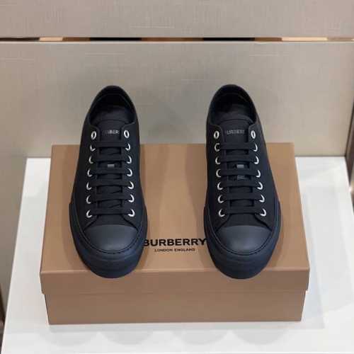 Burberr*格纹棉质运动鞋 牛皮，麂皮拼接打造。搭配House格纹英国精纺棉质斜纹裁片。小羊皮内里，橡胶大底。 Size:38-44 45定做