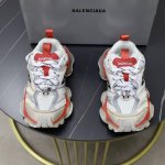 巴黎5XL正确版Balenciaga巴黎世家CARGO 走秀款 做旧工艺采用手工制作完成，每款鞋的做旧程度、擦破大小及范围具有一定的差异性，属于正常。鞋面是切割
