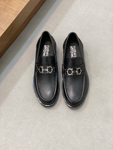 ferragamo 男士皮鞋，高品质，顶级狠货，鞋面进口头层磨砂牛皮，内里垫脚均用进口牛皮，原版五金，配原版轻质大底，配码38-45， 38,45订做不退换