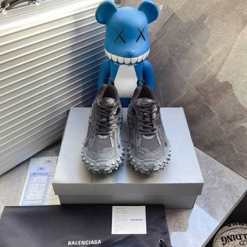 春夏Balenciaga巴黎世家轮胎鞋最新款轮胎底复古休闲运动鞋系列推出The Hacker Project系列探索时尚界对于原创与挪用的概念、以全新系列致敬传