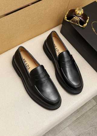商品商标：Prada 普拉达 休闲皮鞋 正码码数 39-44 38.45.46订制 商品材料：精选 进口头层小牛皮鞋面，进口水染牛皮内里。强烈立体视觉效果，发泡 - 点击图像关闭