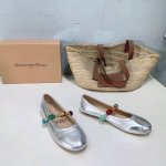 高品质出厂 ！小众潮牌Gianvito Rossi25Ss春夏新款罗西Gr宝石芭蕾舞鞋平底玛丽珍单鞋！ 异域风情满满的宝石，像一串手串，串戴在脚上，皮质超级柔软