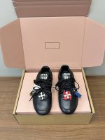 顶级版本 miumiu 缪缪25S新品情侣款撞色网布休闲德训鞋 miu Miu 缪缪大秀上爆出的这双球鞋 后全球各大代购官网火爆上市. 简单很随意不羁又能体现单