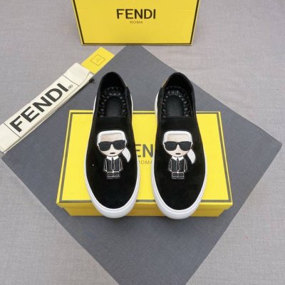 fendi 芬迪 男士最新款休闲鞋！专柜同步上市！全进口头层小牛皮磨砂皮 舒适内里 羊皮垫脚，内里采用头层顶级羊皮，原版原厂特供橡胶大底。引领时尚新概念。码数：
