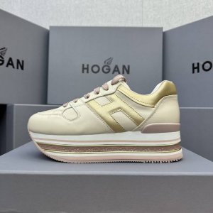 hogan 度假系列新款顶级版现货发售 松糕厚底顶级版 都市新潮休闲风 各明星 博主推荐 时尚百搭风格百变！原版楦型 原版大底一比一为你打造 值得推荐！ 鞋面采