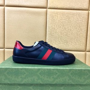 橙子出厂价p gucci 古驰 经典爆款 小蜜蜂小白鞋 百搭休闲鞋板鞋 情侣款 码数 34-45